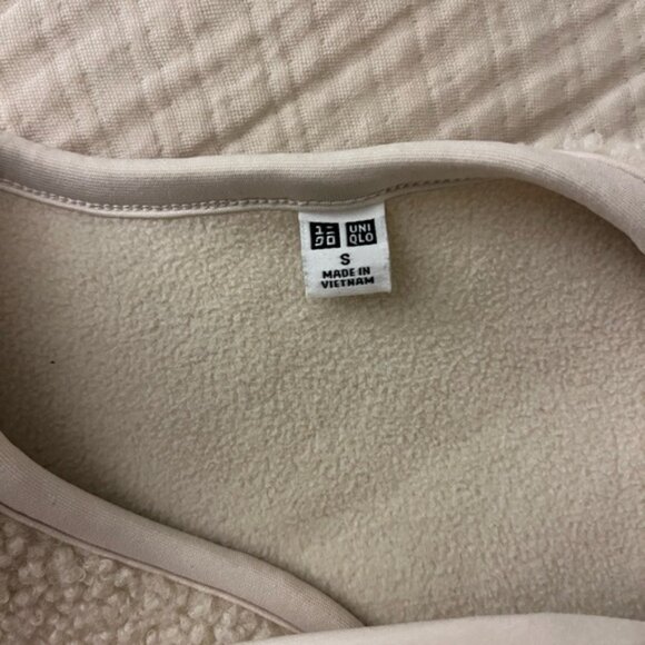 Uniqlo Beige Fleece Jacket. Size small - Picture 3 of 4